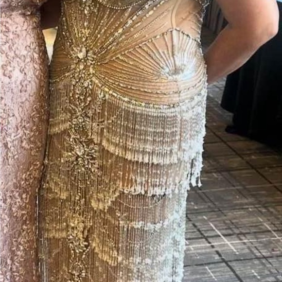 Custom-made fringed dress - Picture 4 of 5